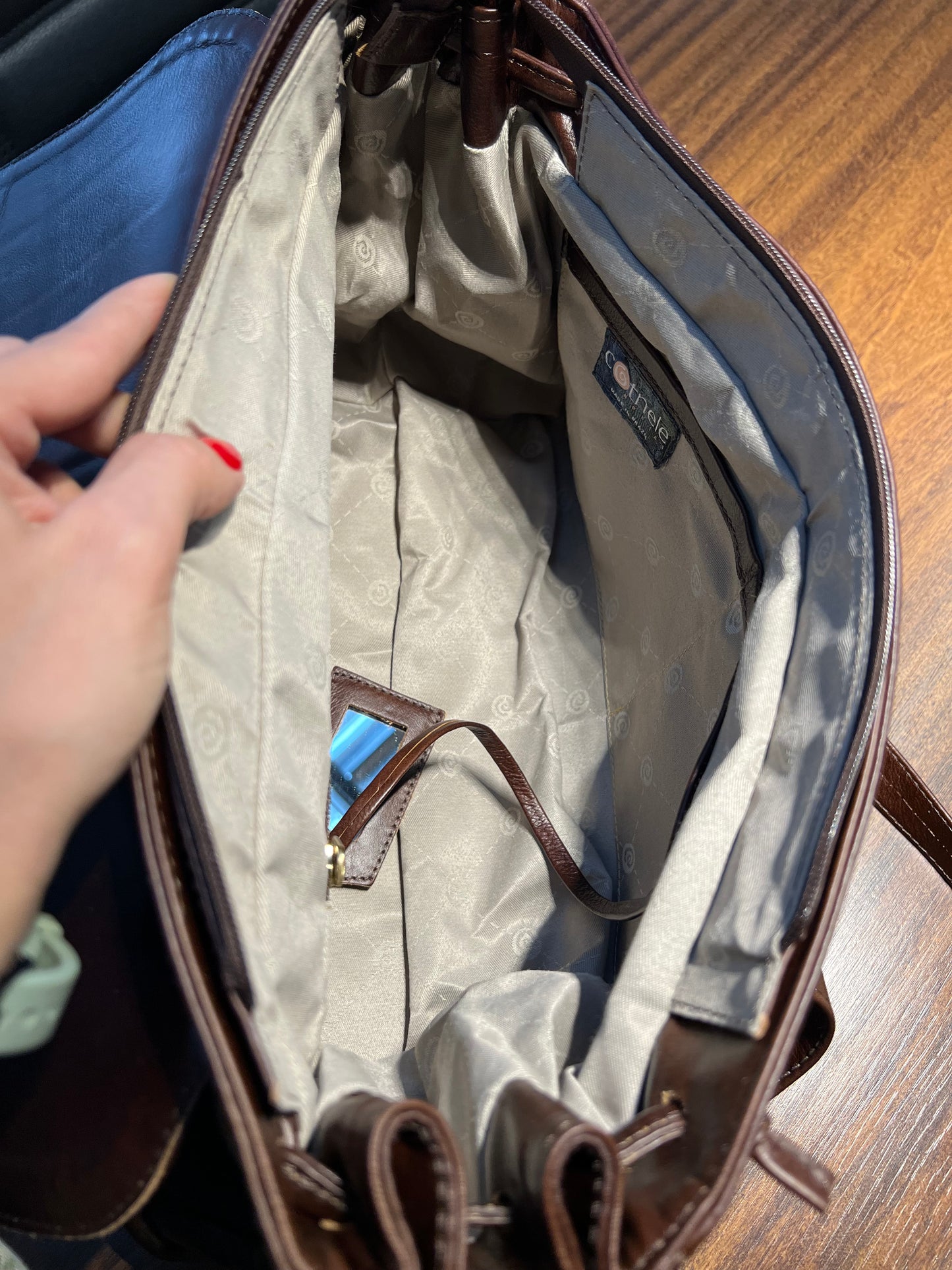 Bolsa Irina | Em couro legítimo premium