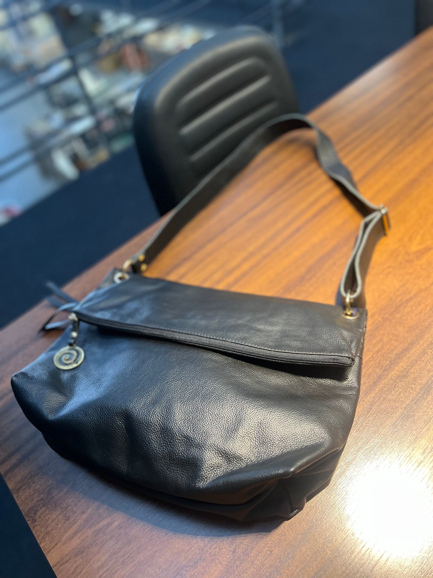 Bolsa Simone | Em couro legítimo premium