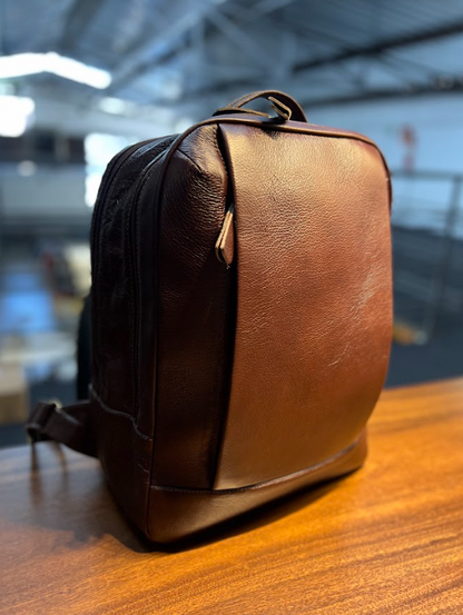 Mochila Cris | Em couro legítimo premium