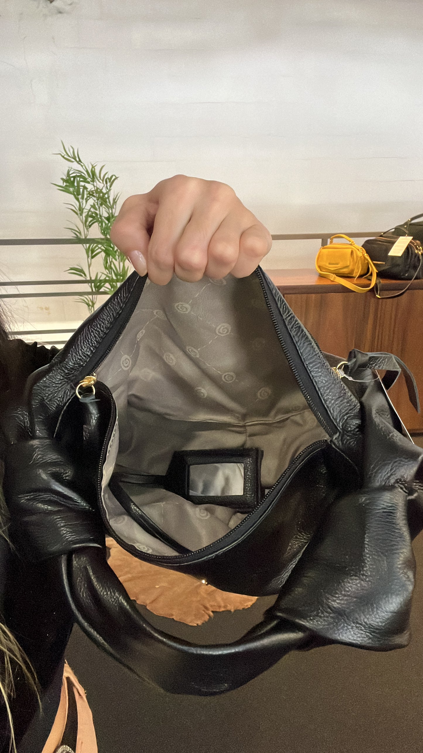 Bolsa Yasmim | Em couro legítimo premium