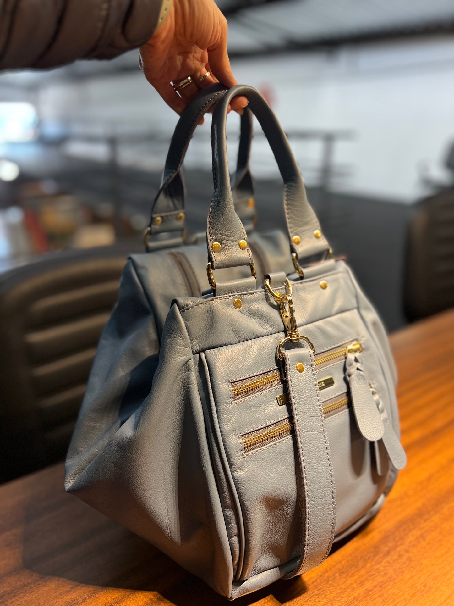 Bolsa Megan |  | Em couro legítimo premium