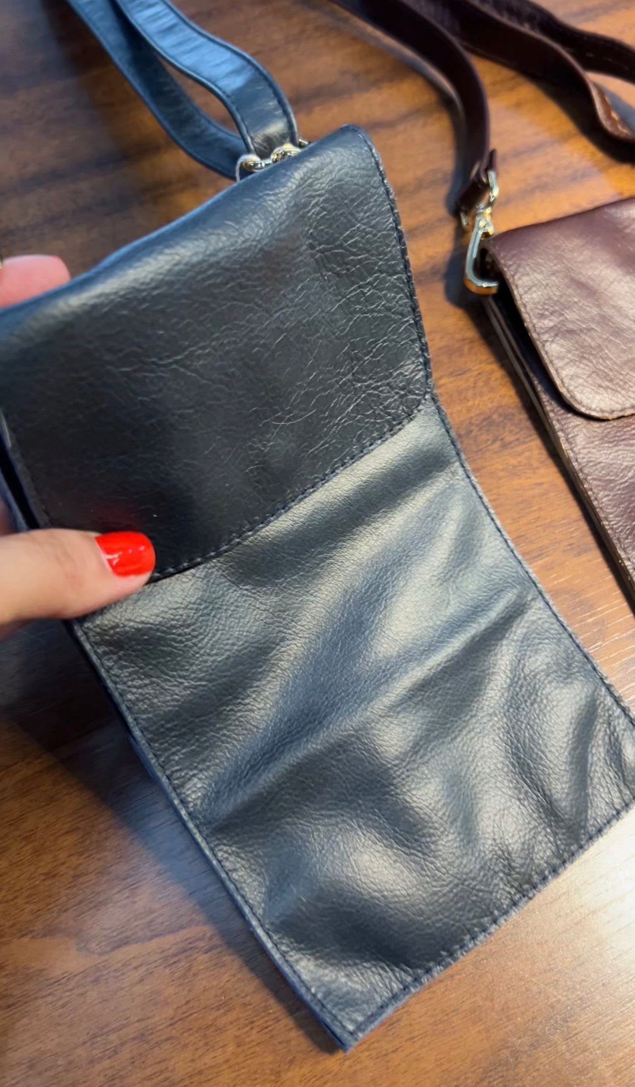Porta celular Mia | Em couro legítimo premium