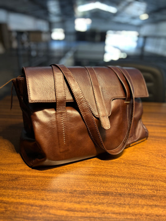 Bolsa Irina | Em couro legítimo premium