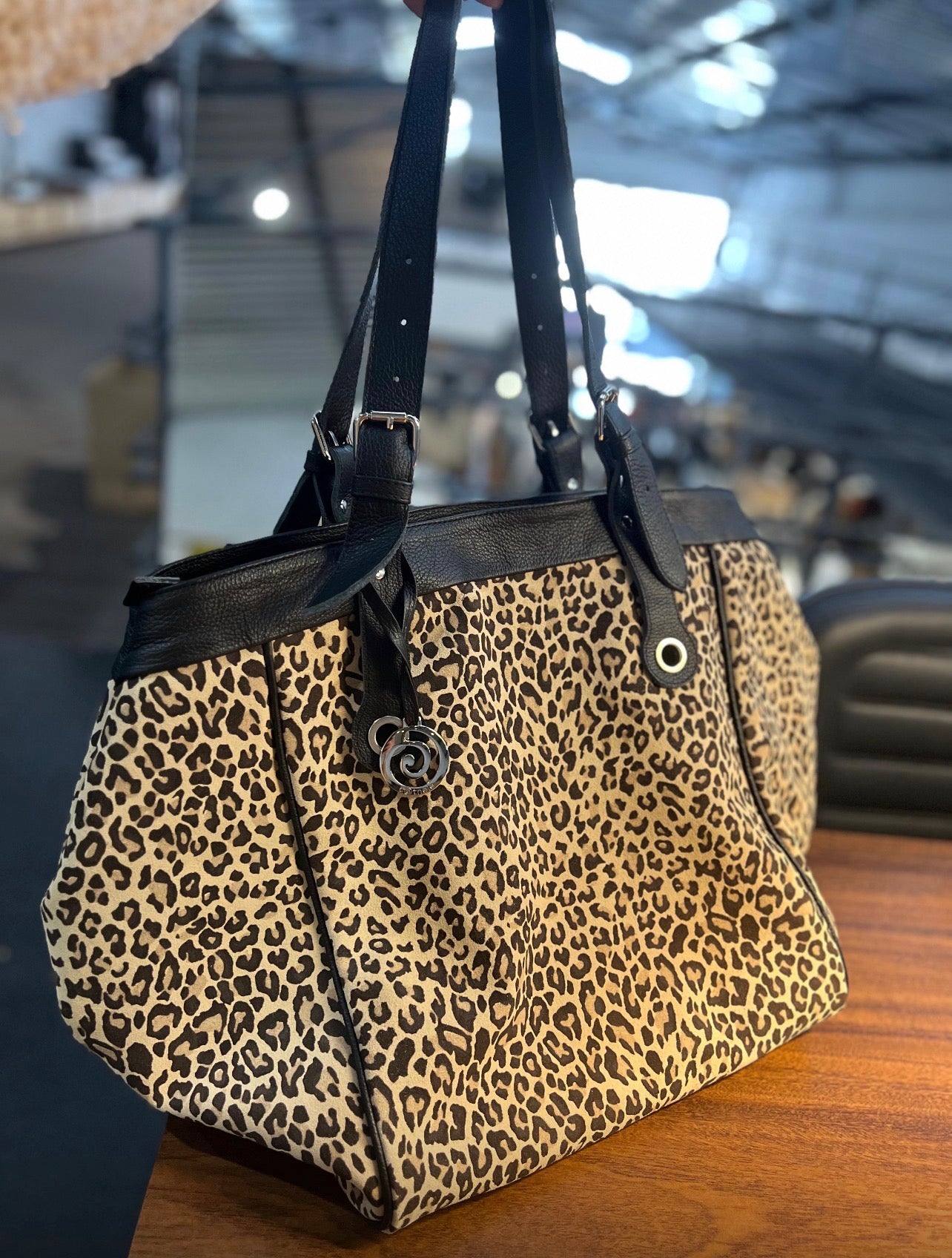 Bolsa Nira | Em couro legítimo premium