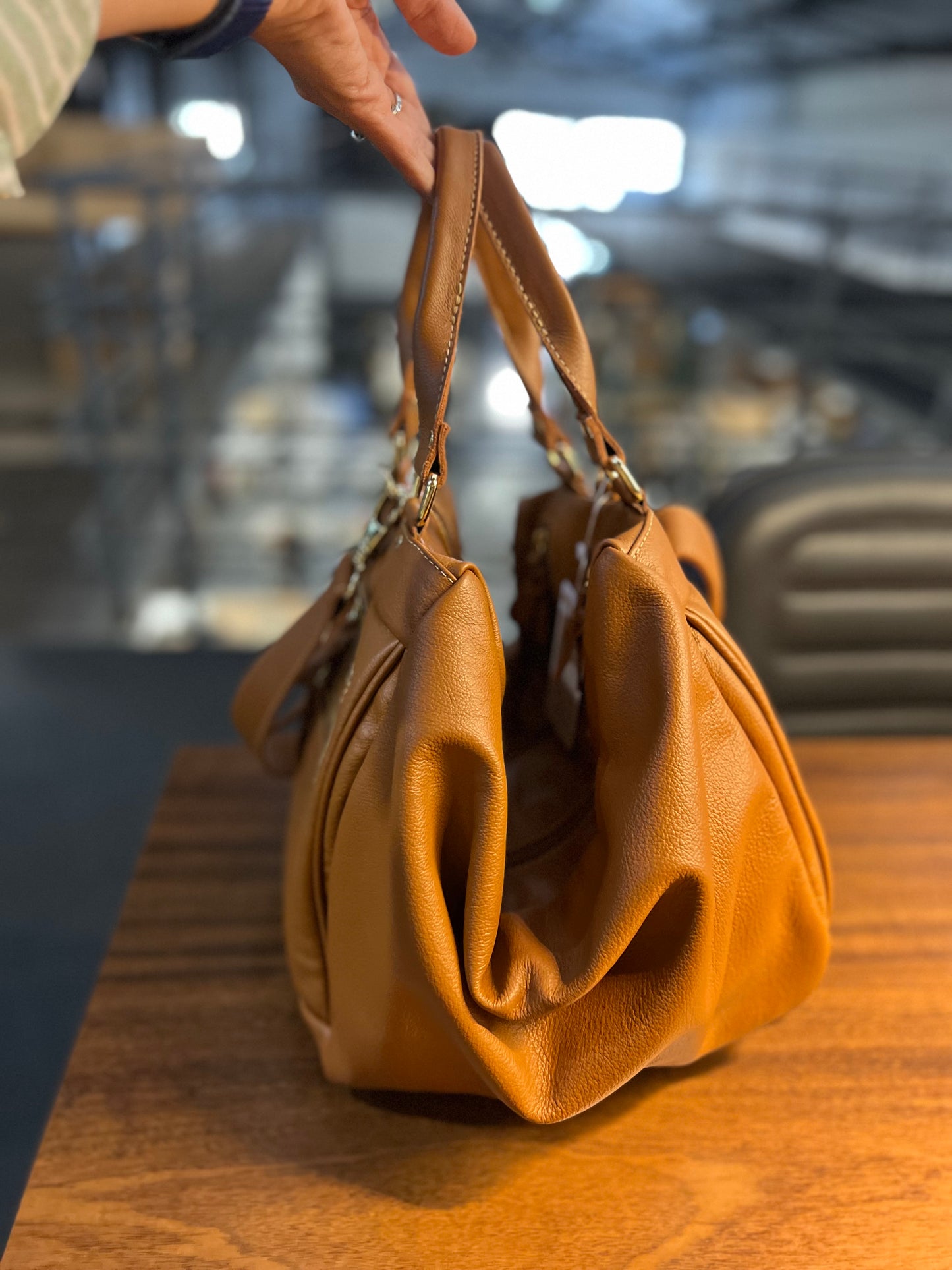Bolsa Megan |  | Em couro legítimo premium