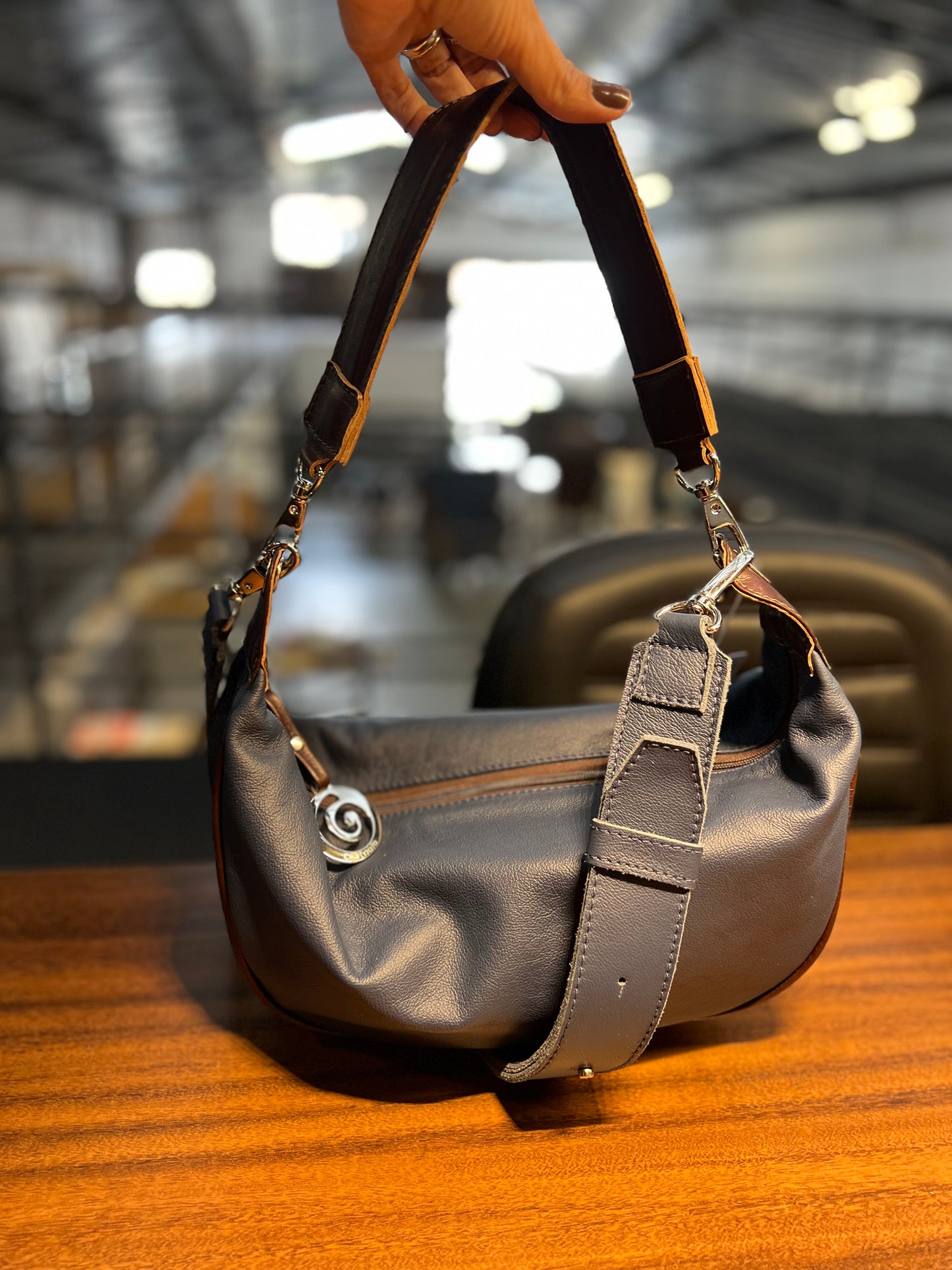 Bolsa Adriane | Em couro legítimo premium