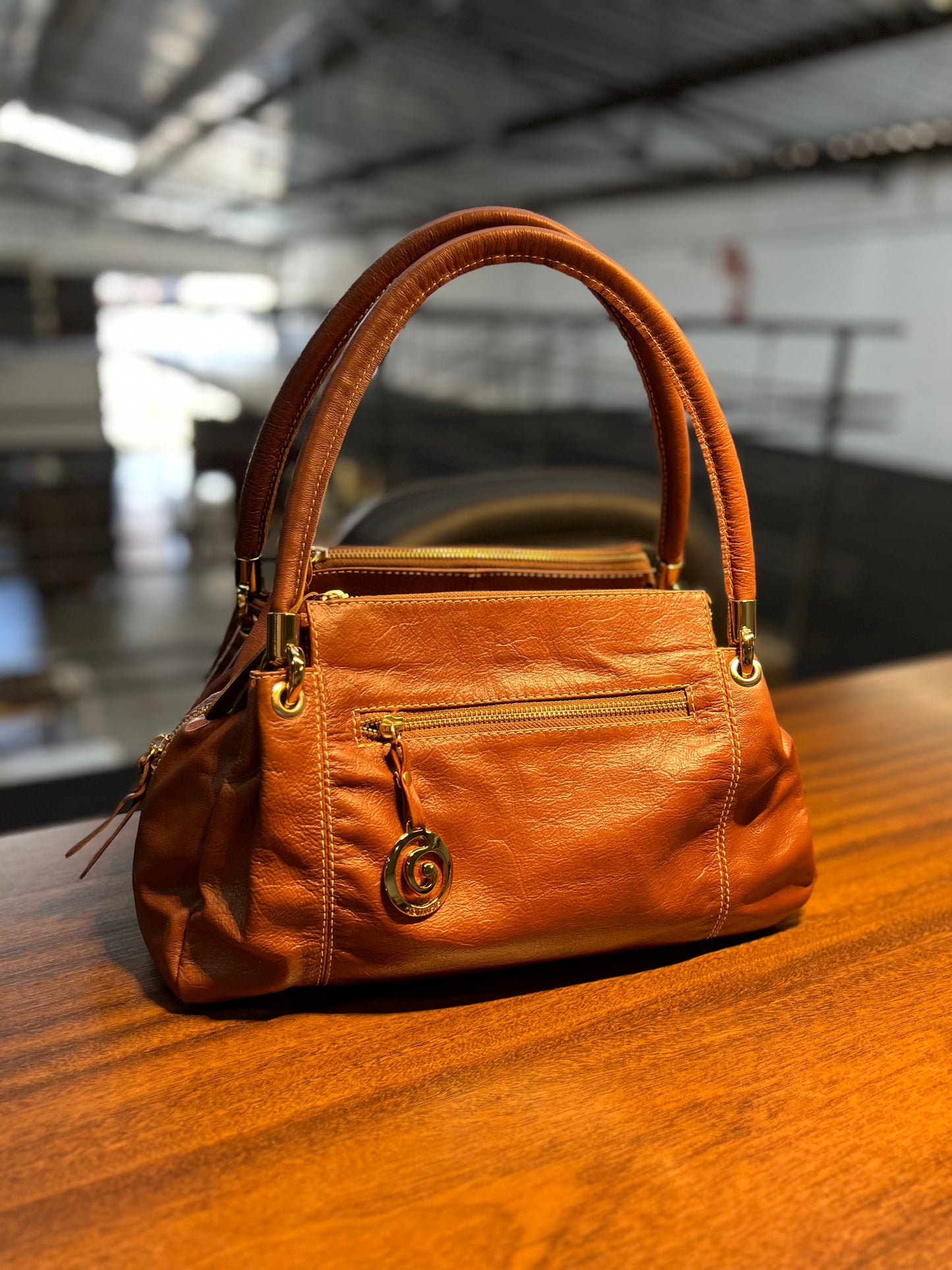 Bolsa Isis | Em couro legítimo premium