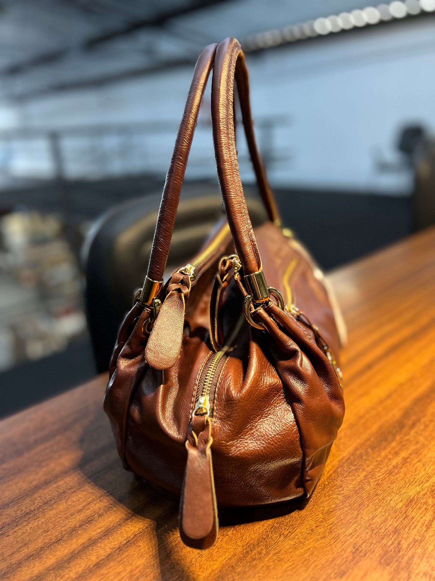 Bolsa Isis | Em couro legítimo premium