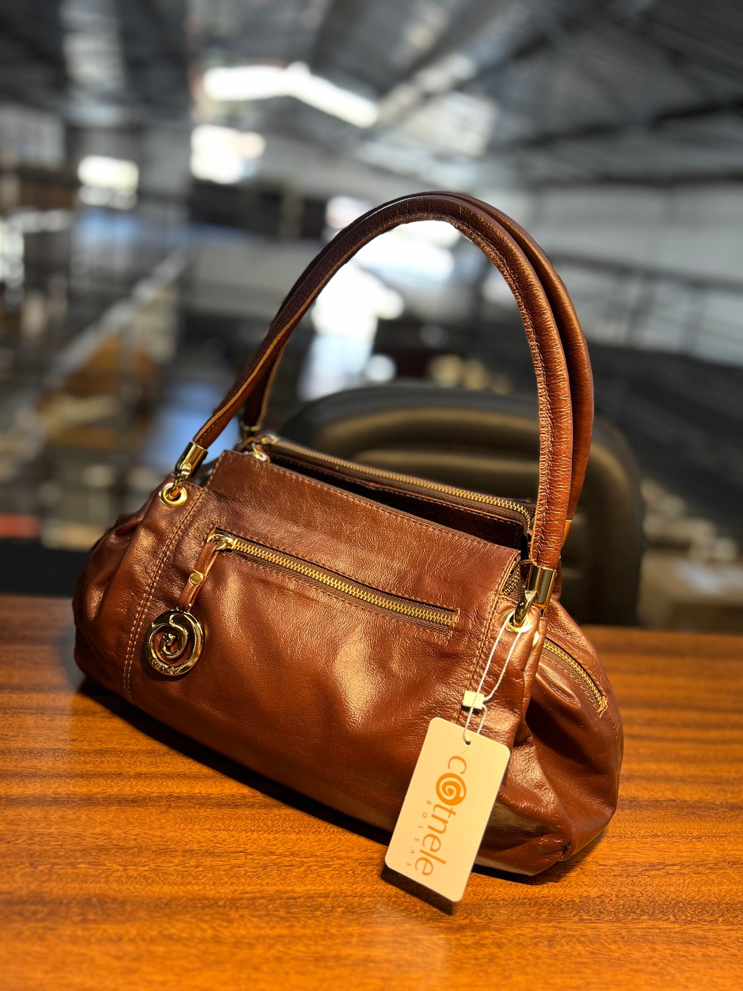 Bolsa Isis | Em couro legítimo premium