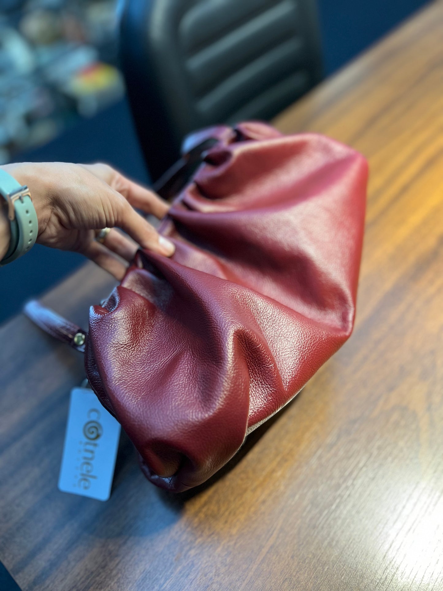 Bolsa Adelaide | Em couro legítimo premium