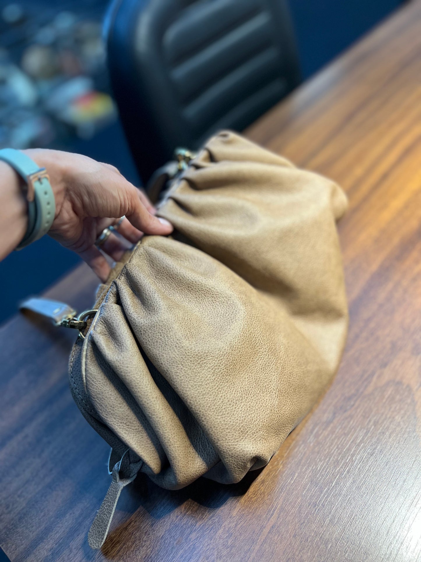 Bolsa Adelaide | Em couro legítimo premium