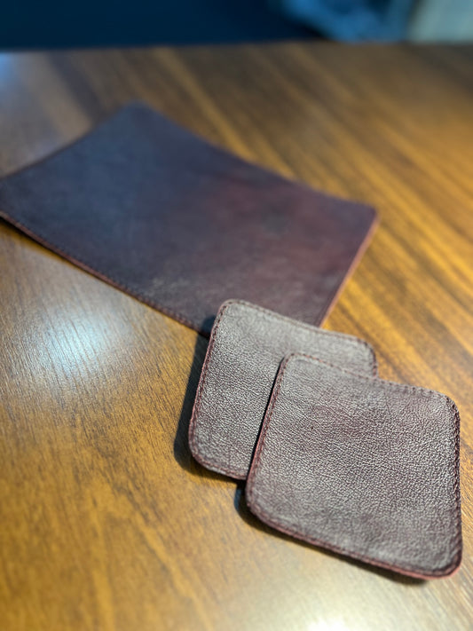 Kit de Mouse Pad + 02 Porta Copos | Em couro legítimo premium