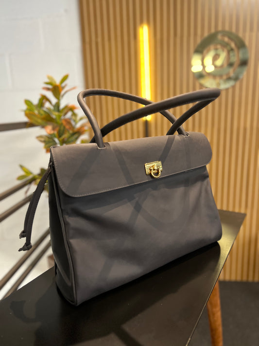 Bolsa Olga | Em couro legítimo premium