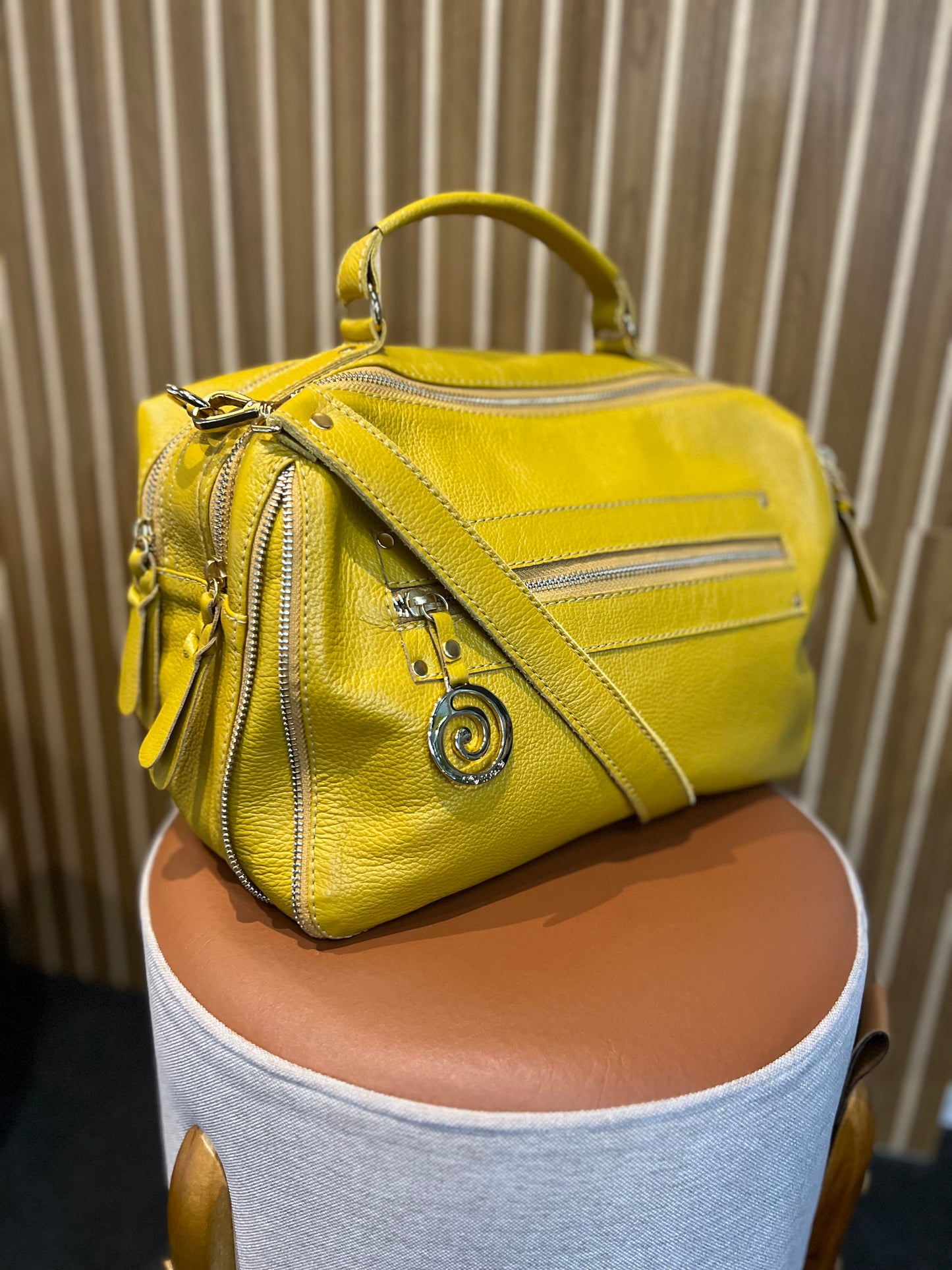 Bolsa Virgínia | Em couro legítimo premium