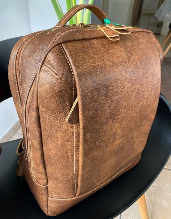 Mochila Cris | Em couro legítimo premium
