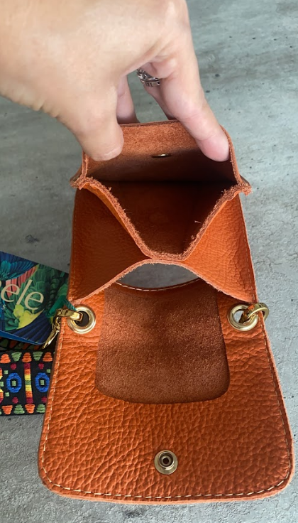 Porta celular Mia | Em couro legítimo premium