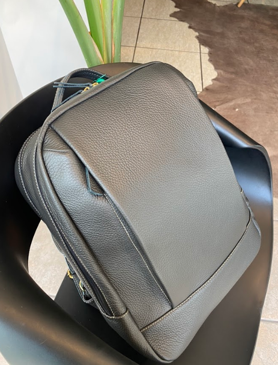 Mochila Cris | Em couro legítimo premium