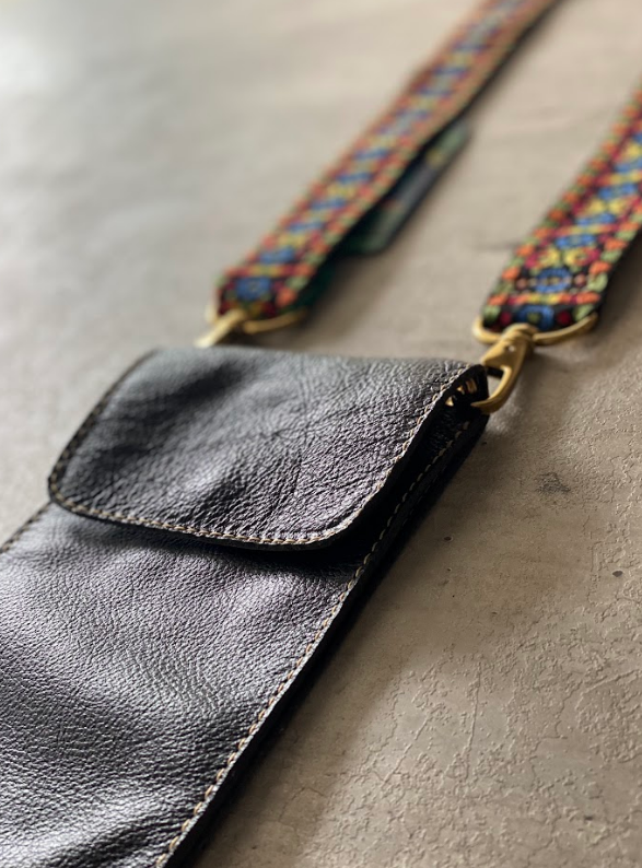 Porta celular Mia | Em couro legítimo premium