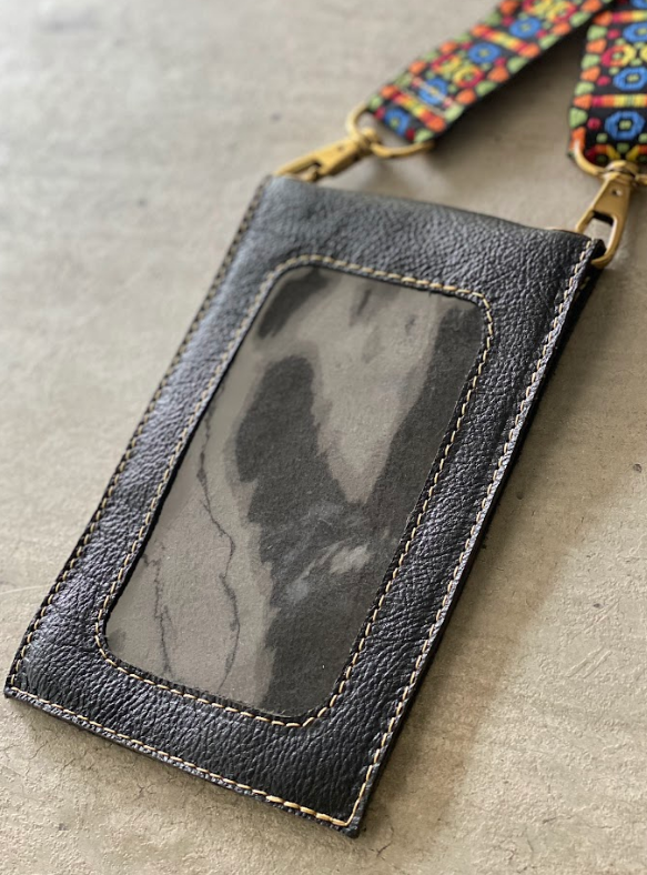 Porta celular Mia | Em couro legítimo premium