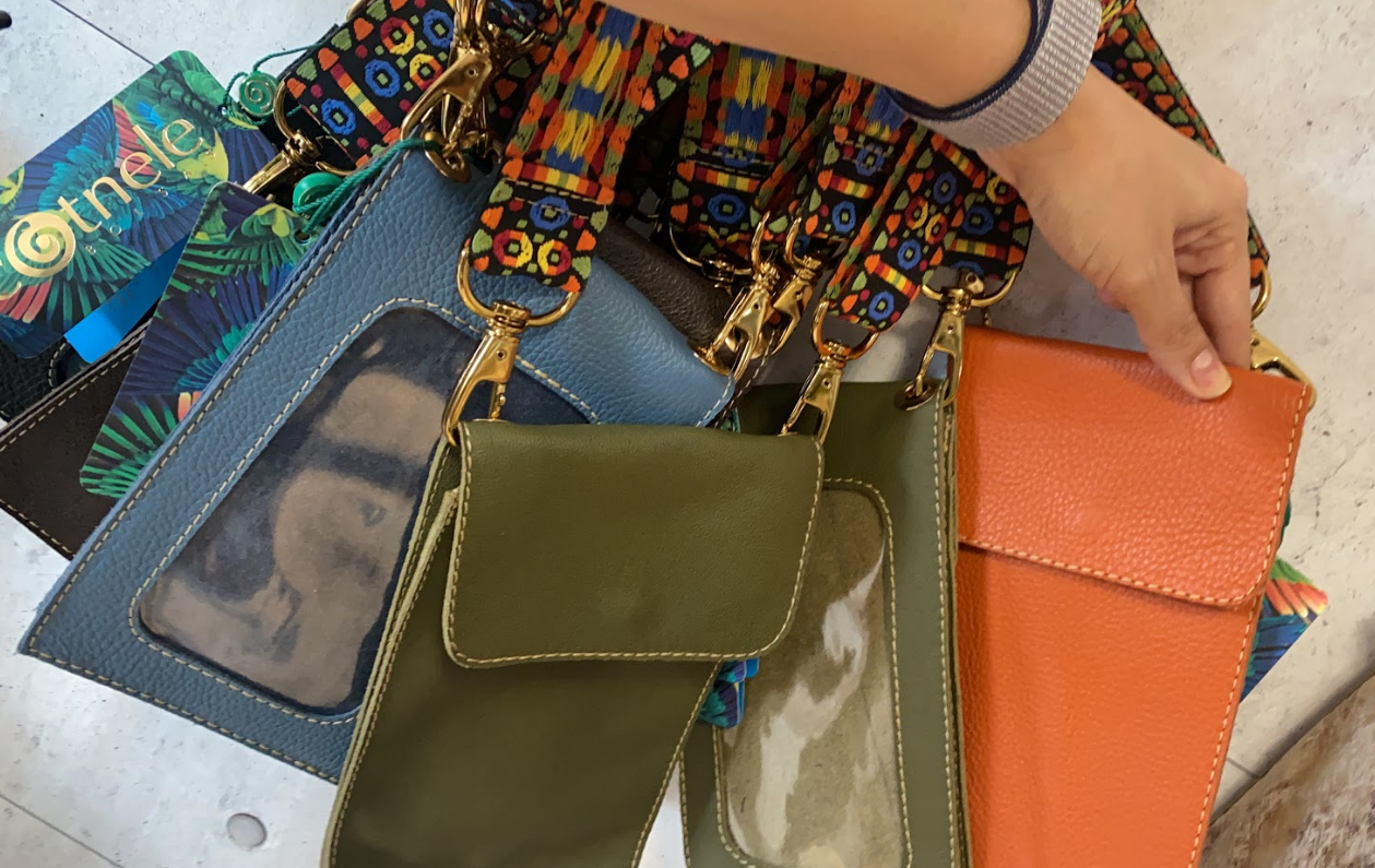 Porta celular Mia | Em couro legítimo premium